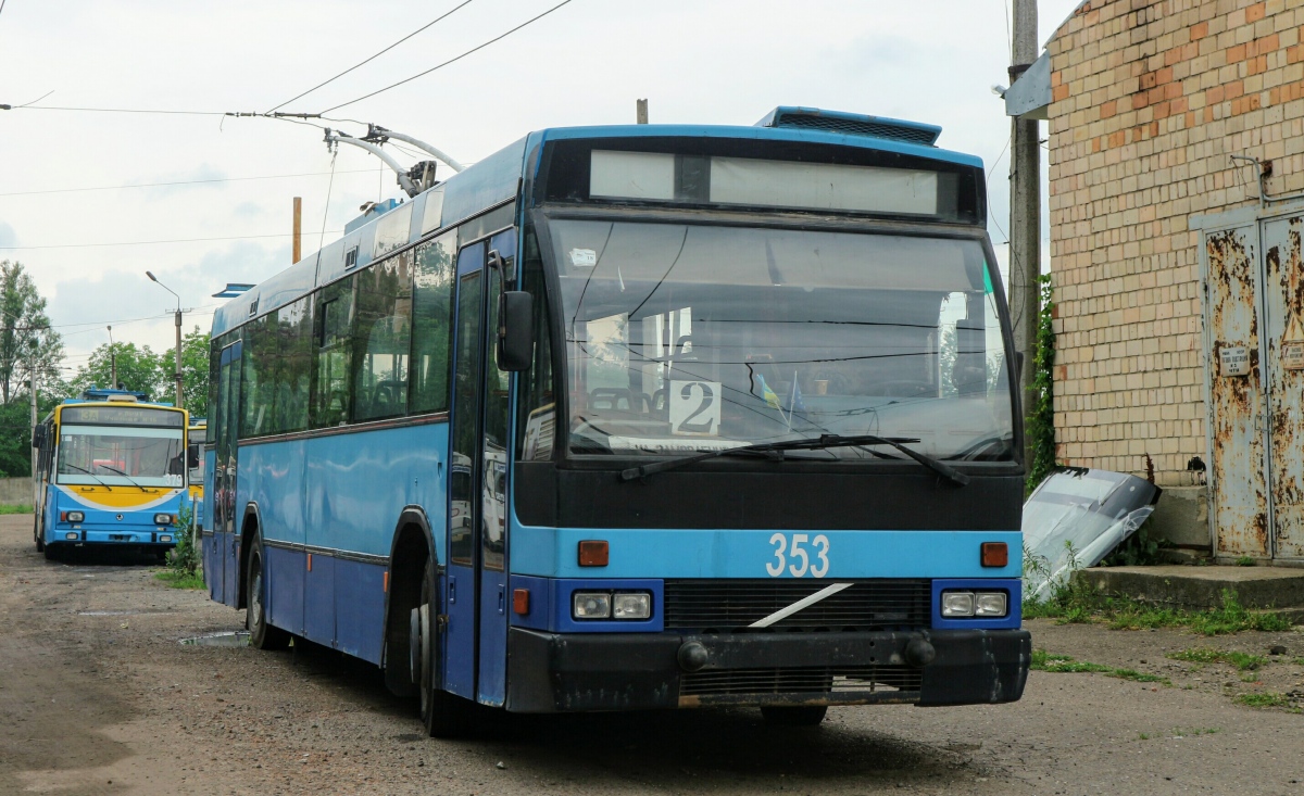 Черновцы, Den Oudsten B88 № 353