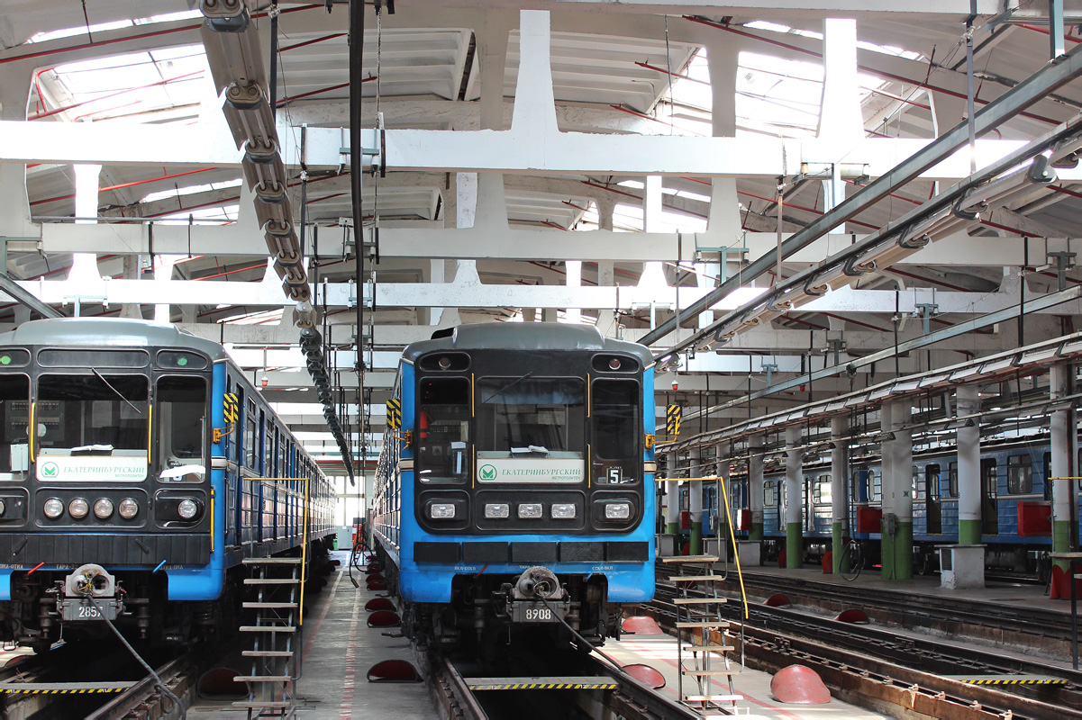 Yekaterinburg, 81-717.5 (LVZ/VM) № 8908