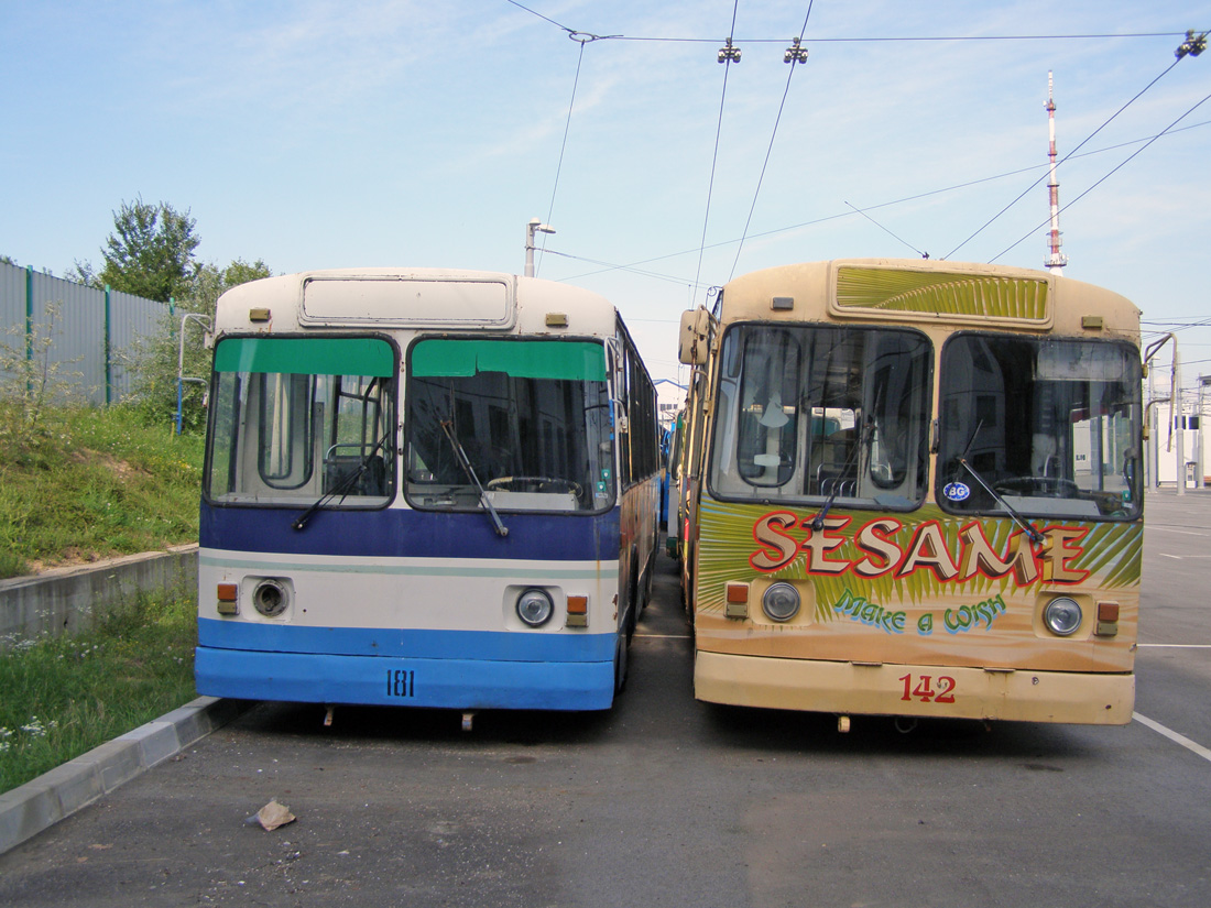 Плевен, ЗиУ-682В1УБ № 181 (01811); Плевен, ЗиУ-682УП НРБ № 142 (01427)