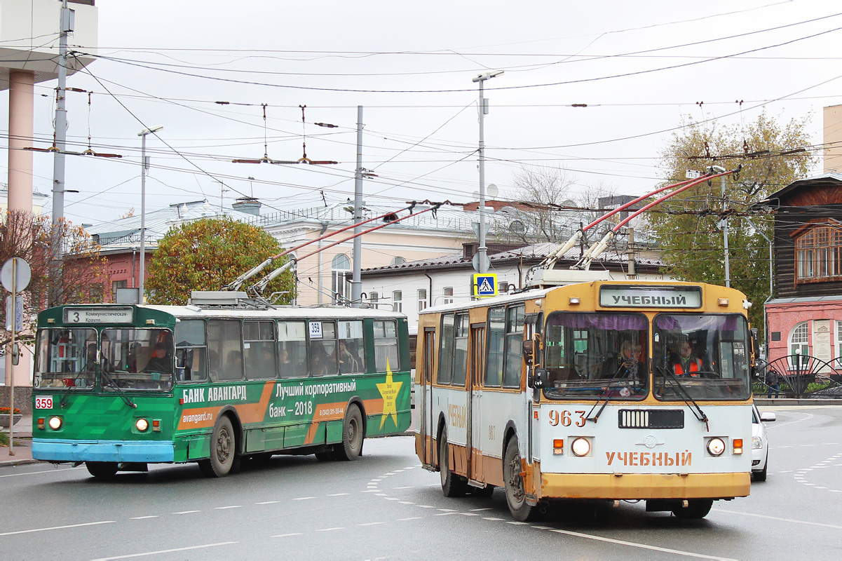 Екатеринбург, БТЗ-5276-01 № 359; Екатеринбург, ЗиУ-682ГН № 963 Екатеринбург, БТЗ-5276-01 № 359; Екатеринбург, ЗиУ-682ГН № 963