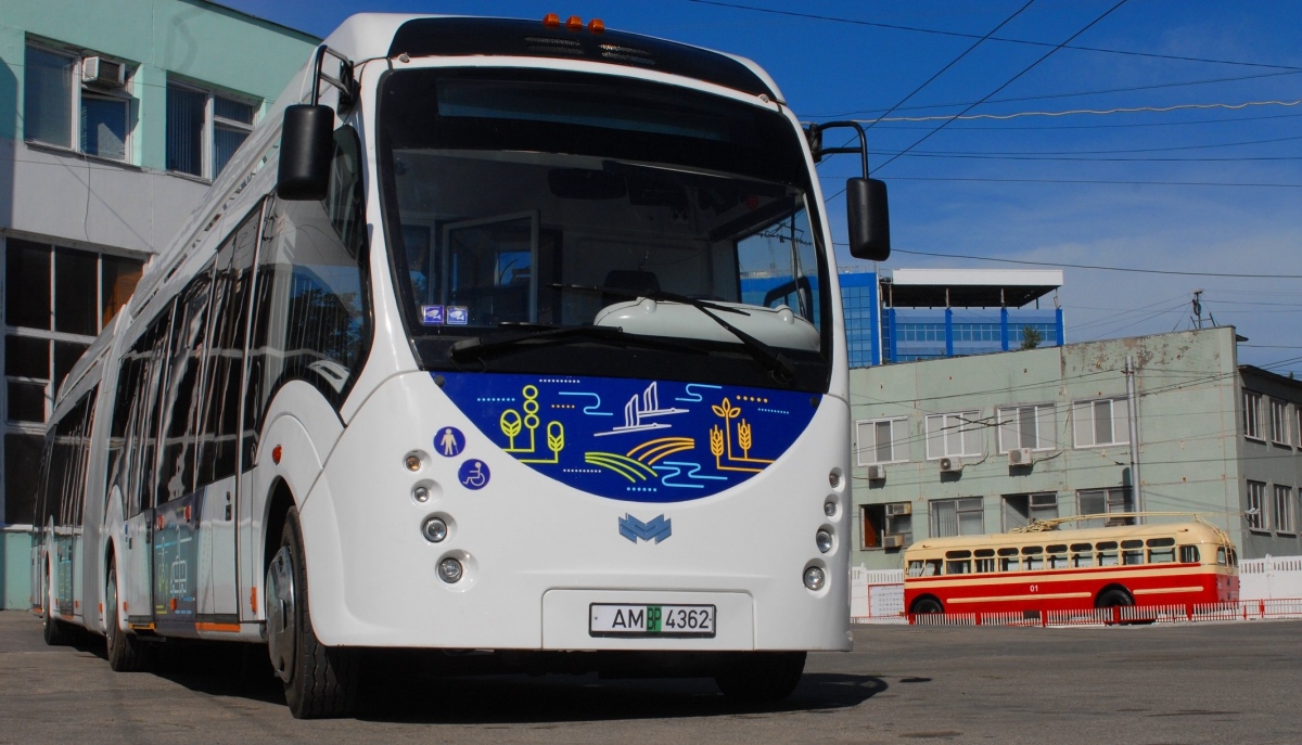 Кишинёв, БКМ E433 Vitovt Max Electro № АМ ВР 4362; Кишинёв, МТБ-82Д № 01