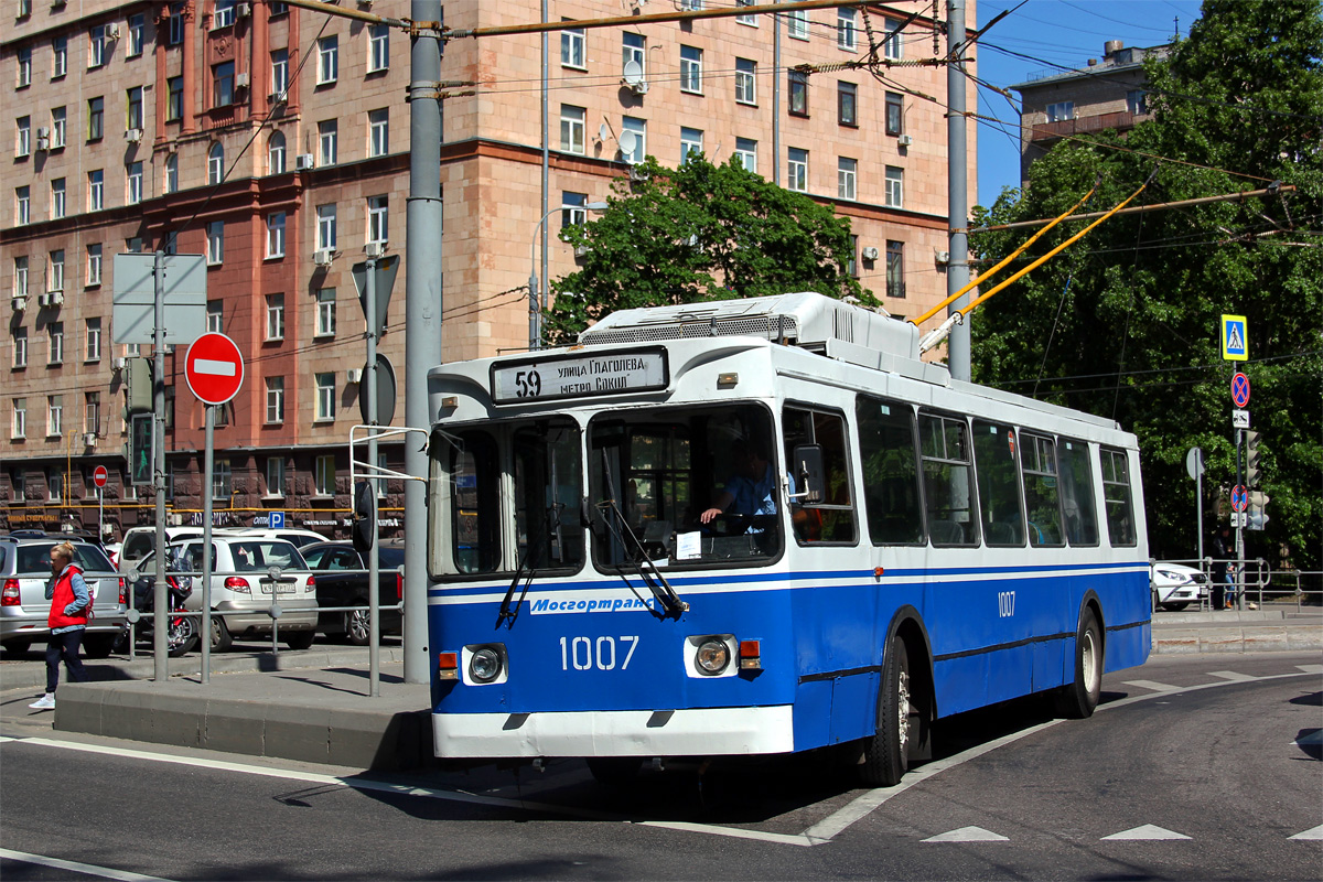 Москва, ЗиУ-682ГМ1 (с широкой передней дверью) № 1007