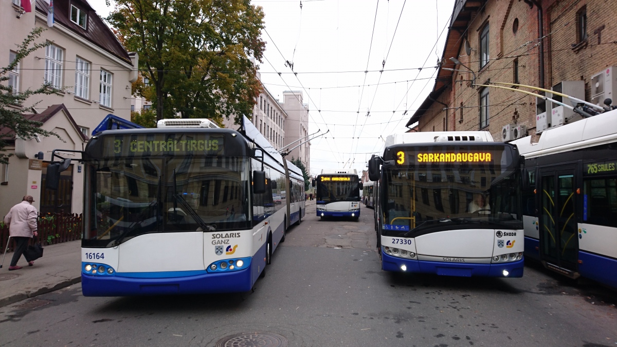 Riga, Solaris Trollino II 18 Ganz — 16164; Riga, Škoda 27Tr Solaris III — 17518; Riga, Škoda 27Tr Solaris III — 27330