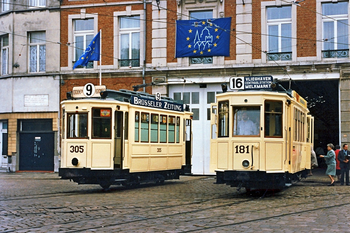 Антверпен, Двухосный моторный Nivelles № 305; Антверпен, CGTA 2-axle motor car № 181; Антверпен — Старые фотографии (city trams Antwerpen 1980 — 1999)