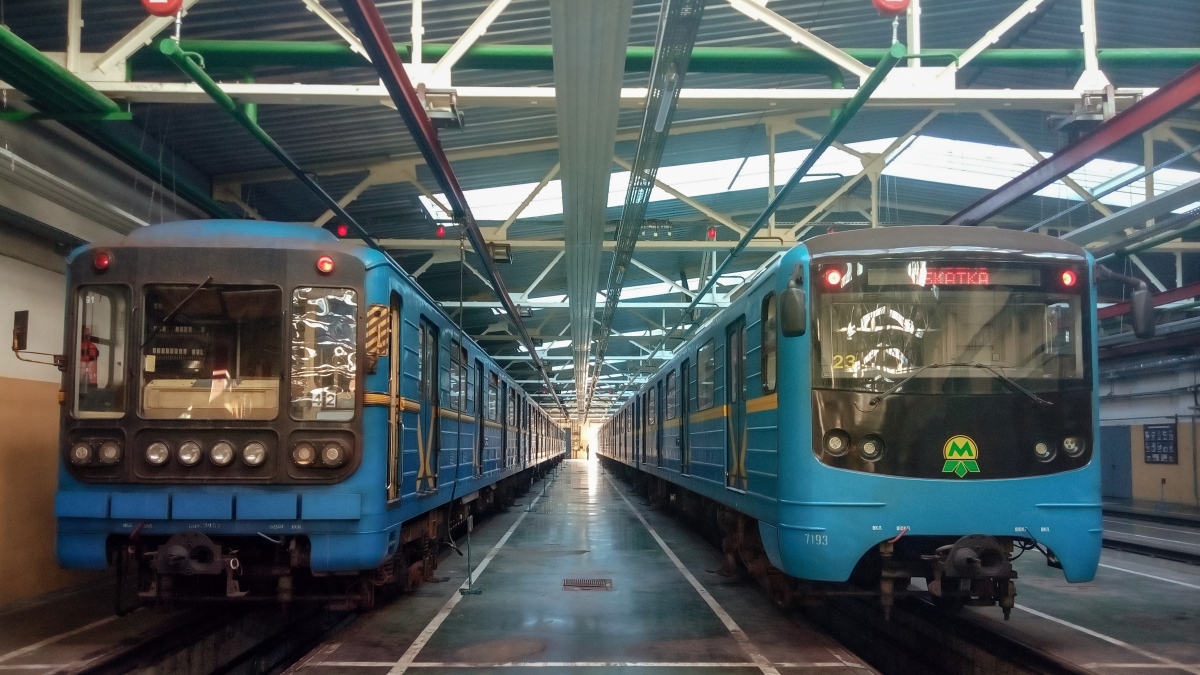Киев, Е-КМ-Гб (81-7080) № 7193; Киев, 81-717.5 (ЛВЗ/ВМ) № 10262
