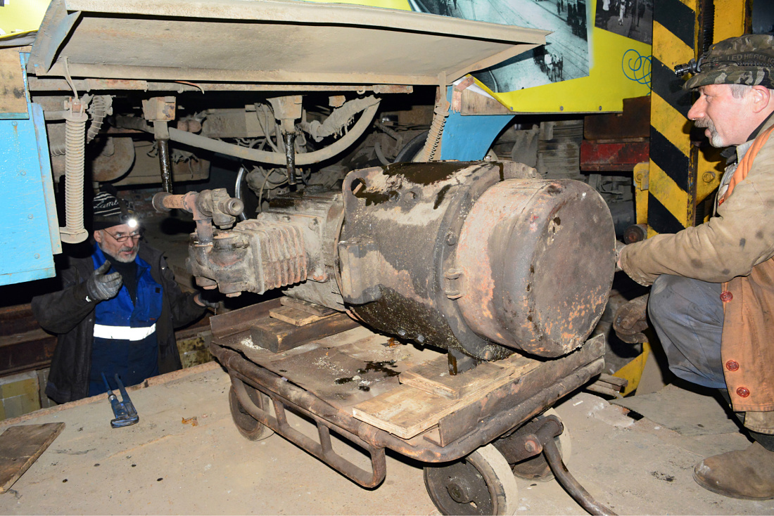 Vladivostok, 71-132 (LM-93) # 298; Vladivostok — Trams' Maintenance and Parts