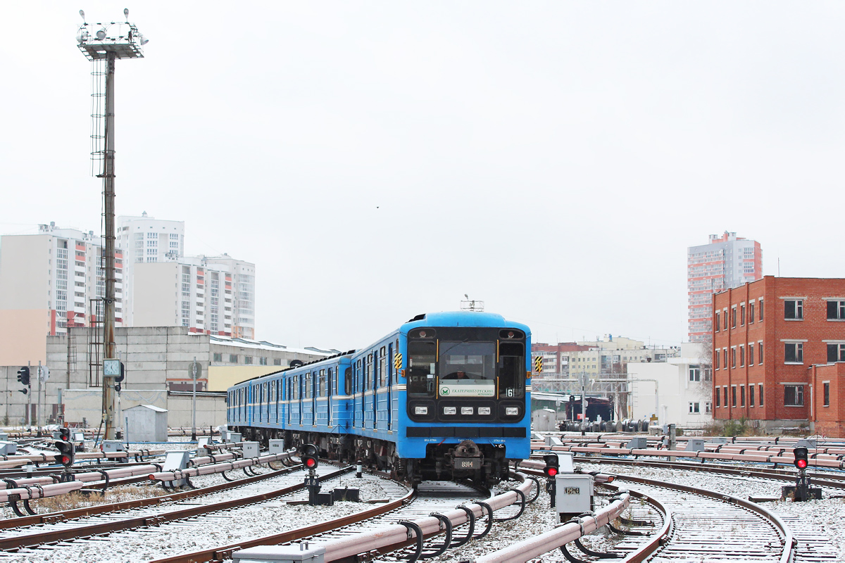 Екатеринбург, 81-717.5 (ЛВЗ/ВМ) № 8914