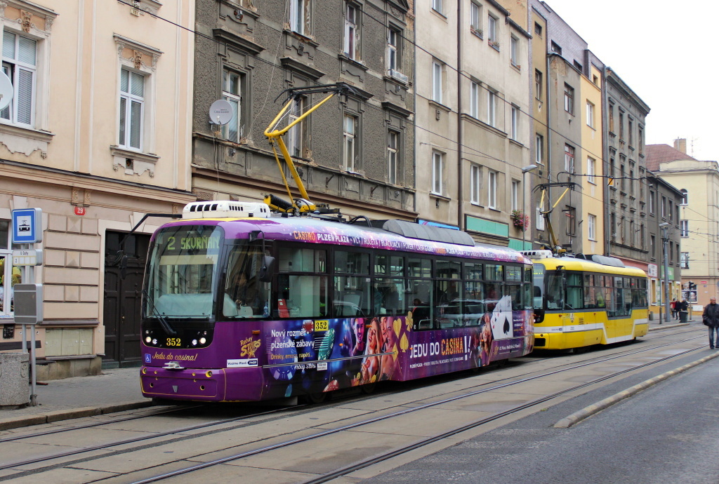 Пльзень, Vario LFR.S № 352; Пльзень, Vario LFR.S № 353