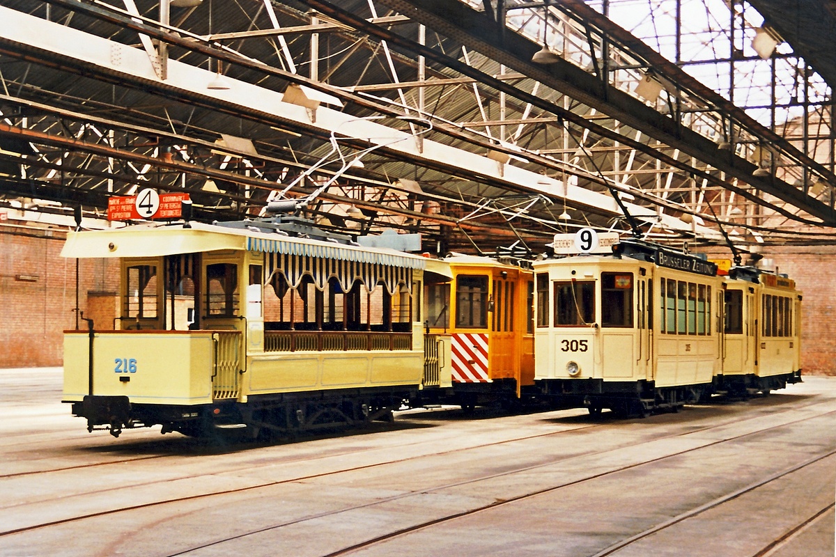 Антверпен, Двухосный моторный Métallurgique № 216; Антверпен, Двухосный моторный Nivelles № 305