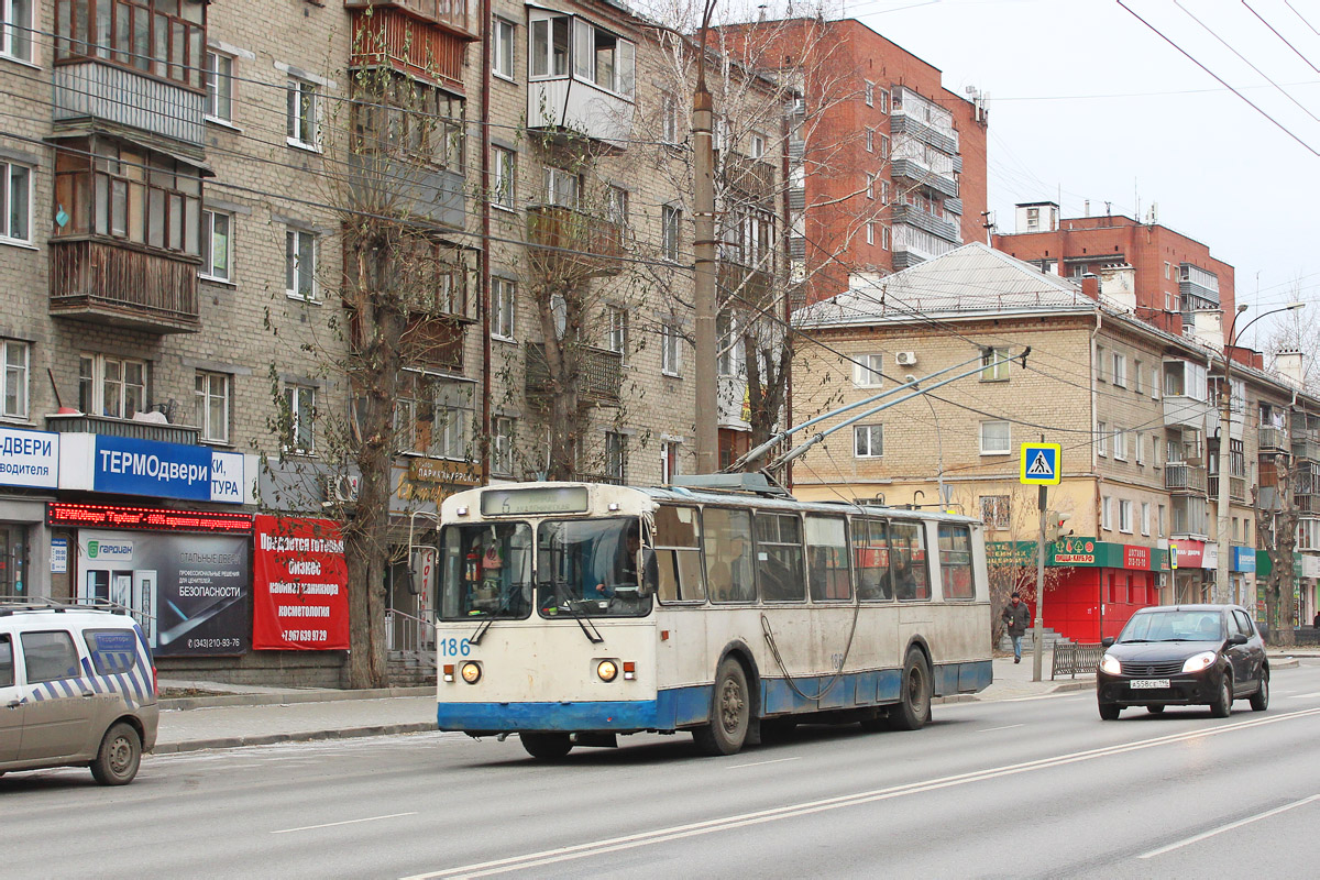 Екатеринбург, ЗиУ-682Г [Г00] № 186