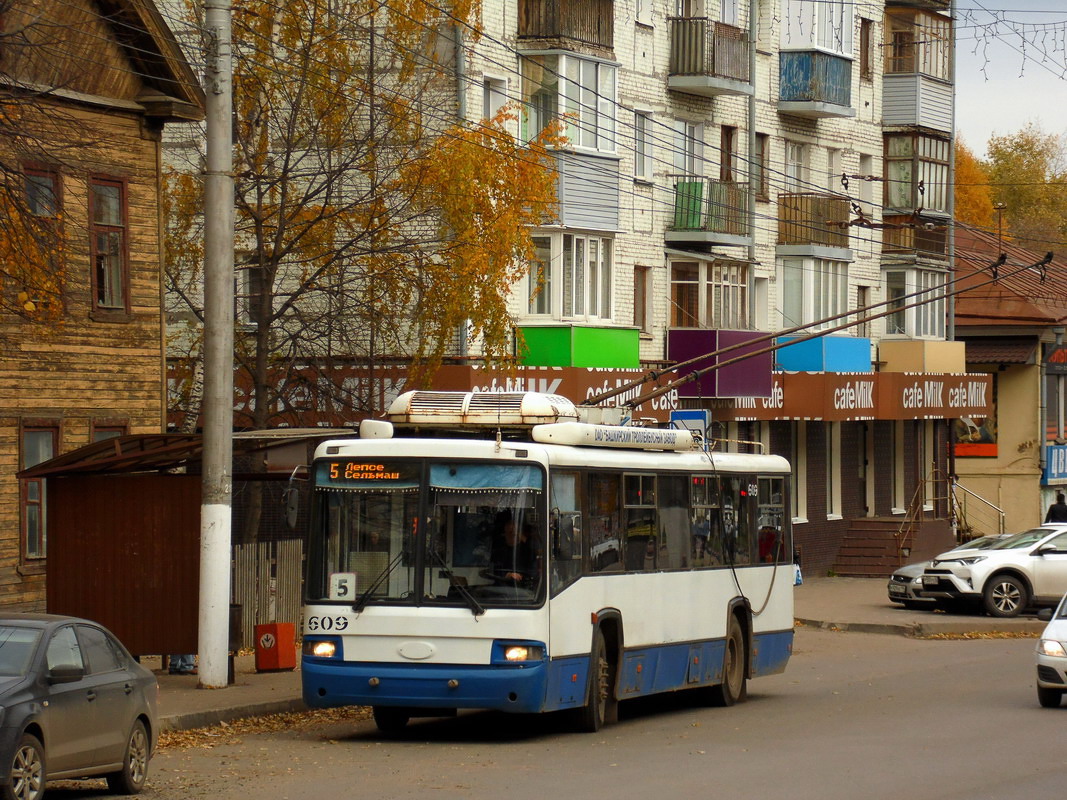 Киров, БТЗ-52768А № 609