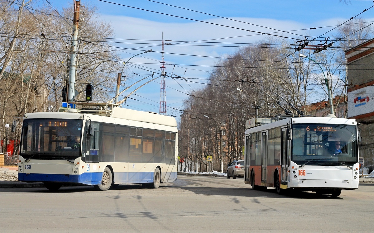 Березники, Тролза-5265.00 «Мегаполис» № 169; Березники, Тролза-5265.00 «Мегаполис» № 166