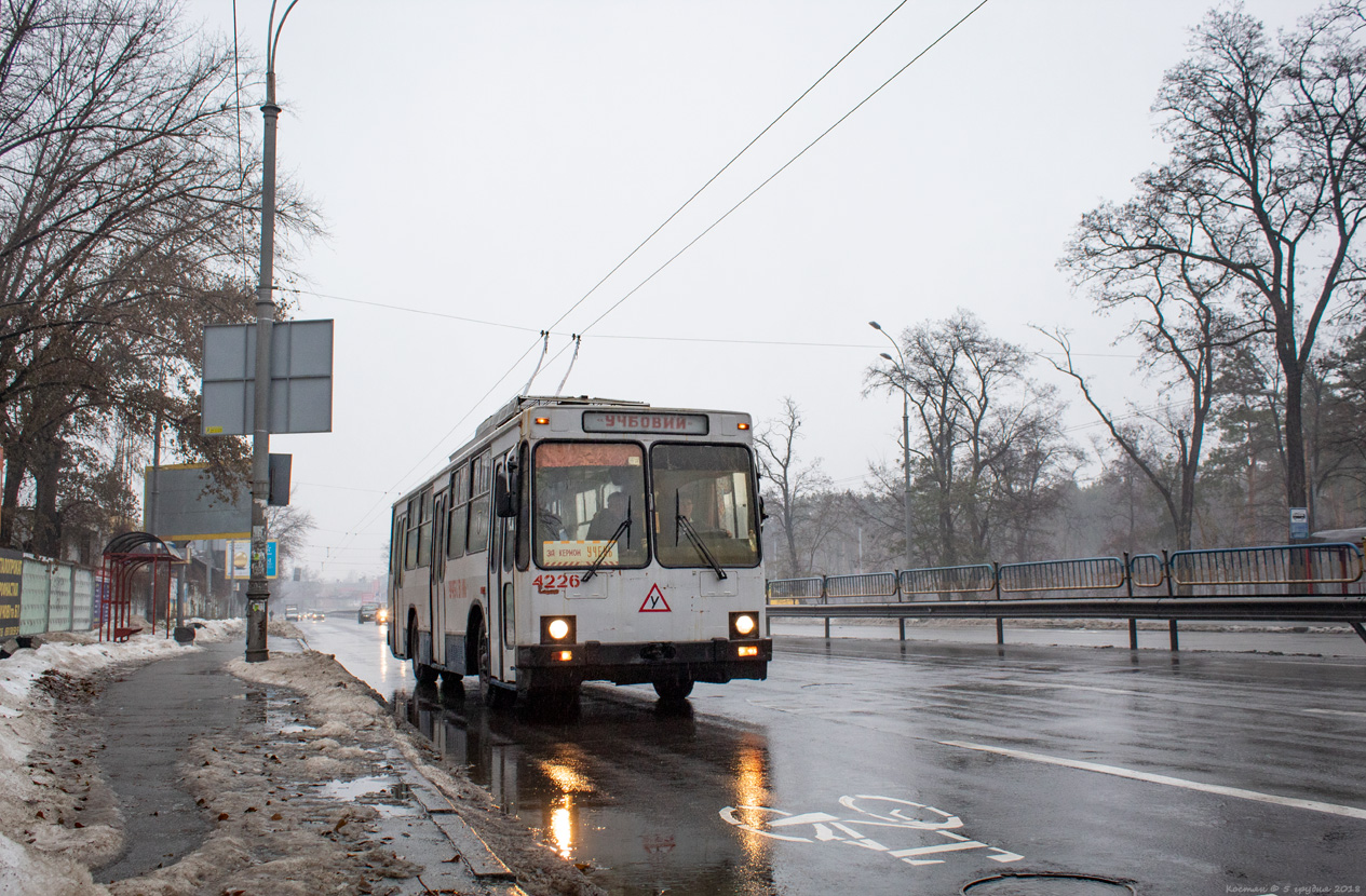 Киев, ЮМЗ Т2 № 4226