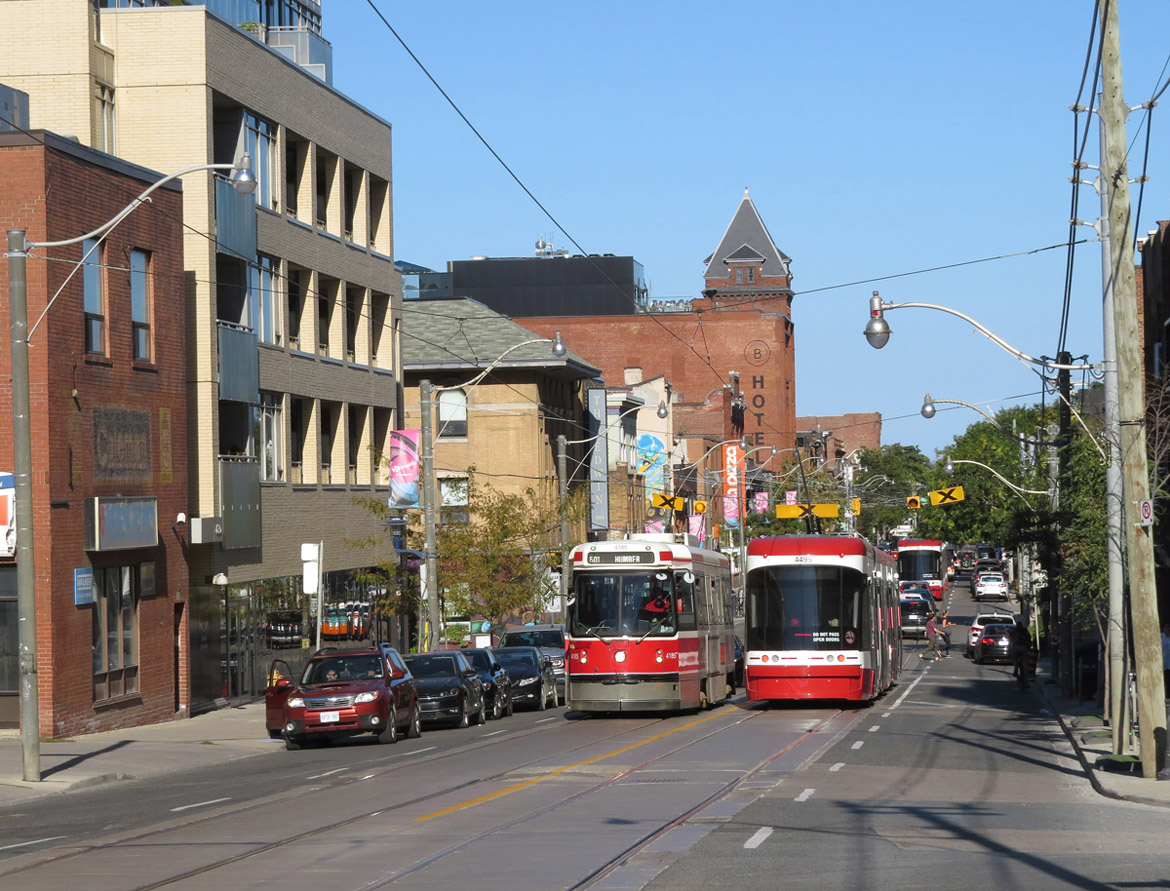 Торонто, UTDC CLRV № 4185; Торонто, Bombardier Flexity Toronto № 4495