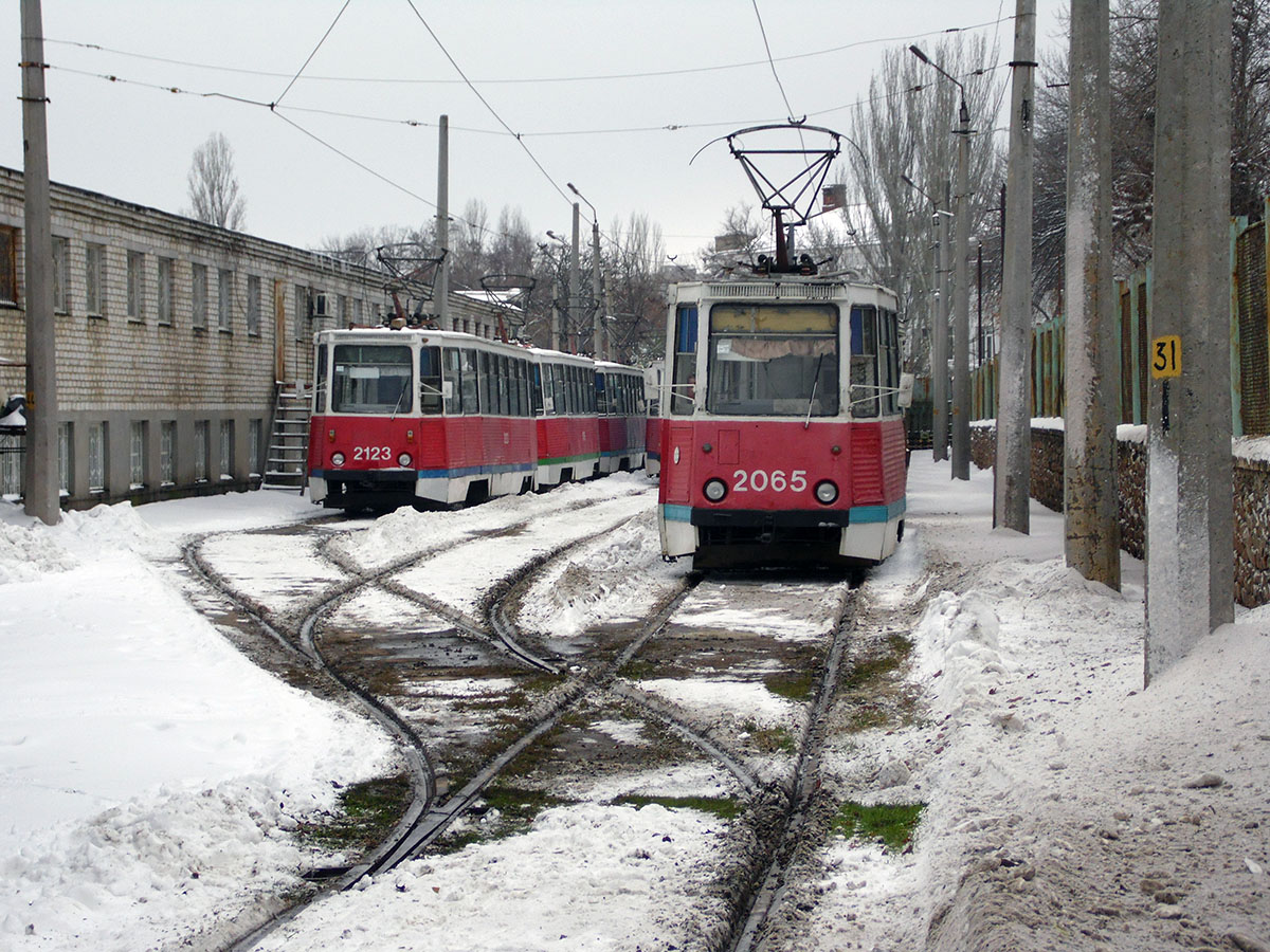 Николаев, 71-605А № 2123; Николаев, 71-605 (КТМ-5М3) № 2065