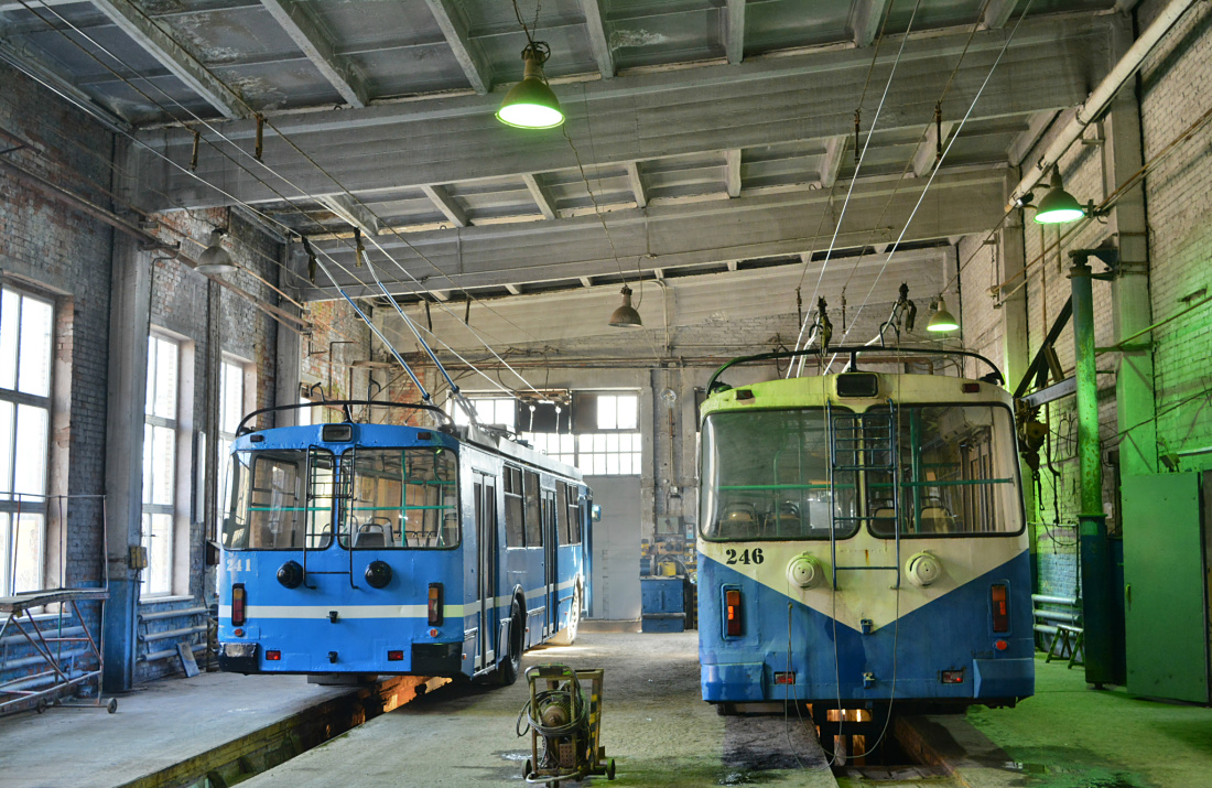 Владивосток, ЗиУ-682Г-016.02 № 241; Владивосток, ЗиУ-682Г-016.02 № 246