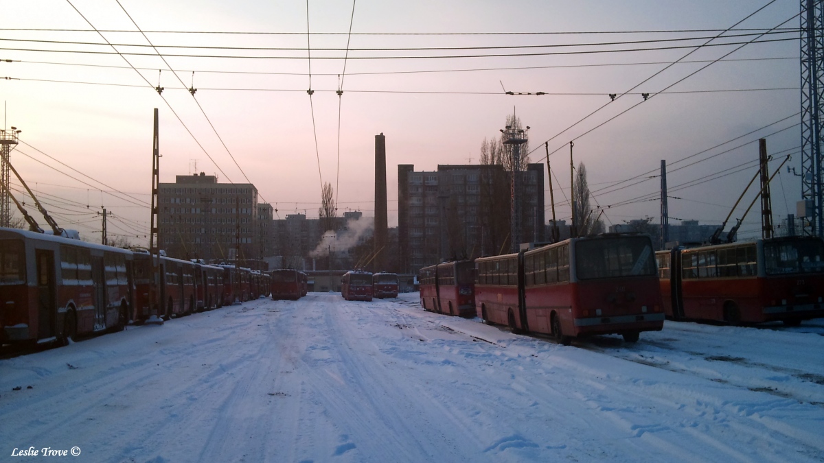Будапешт, Ikarus 280.94 № 261; Будапешт, Ikarus 280.94 № 240; Будапешт, Ikarus 280.94 № 273; Будапешт — Троллейбусный парк Будапешт, Ikarus 280.94 № 261; Будапешт, Ikarus 280.94 № 240; Будапешт, Ikarus 280.94 № 273; Будапешт — Троллейбусный парк