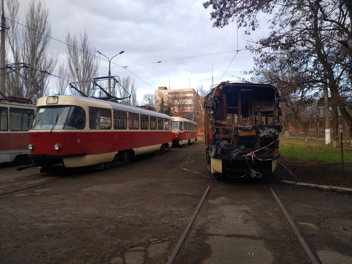 Мариуполь, Tatra T3A № 738; Мариуполь, Tatra T3SUCS № 713