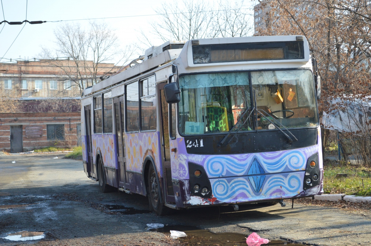 Владивосток, ЗиУ-682Г-016.02 № 241