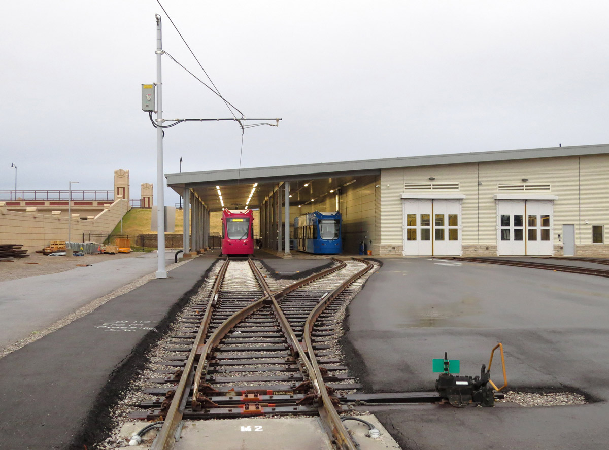 Оклахома-Сити, Brookville Liberty № 201807; Оклахома-Сити, Brookville Liberty № 201804; Оклахома-Сити — Линии и инфраструктура