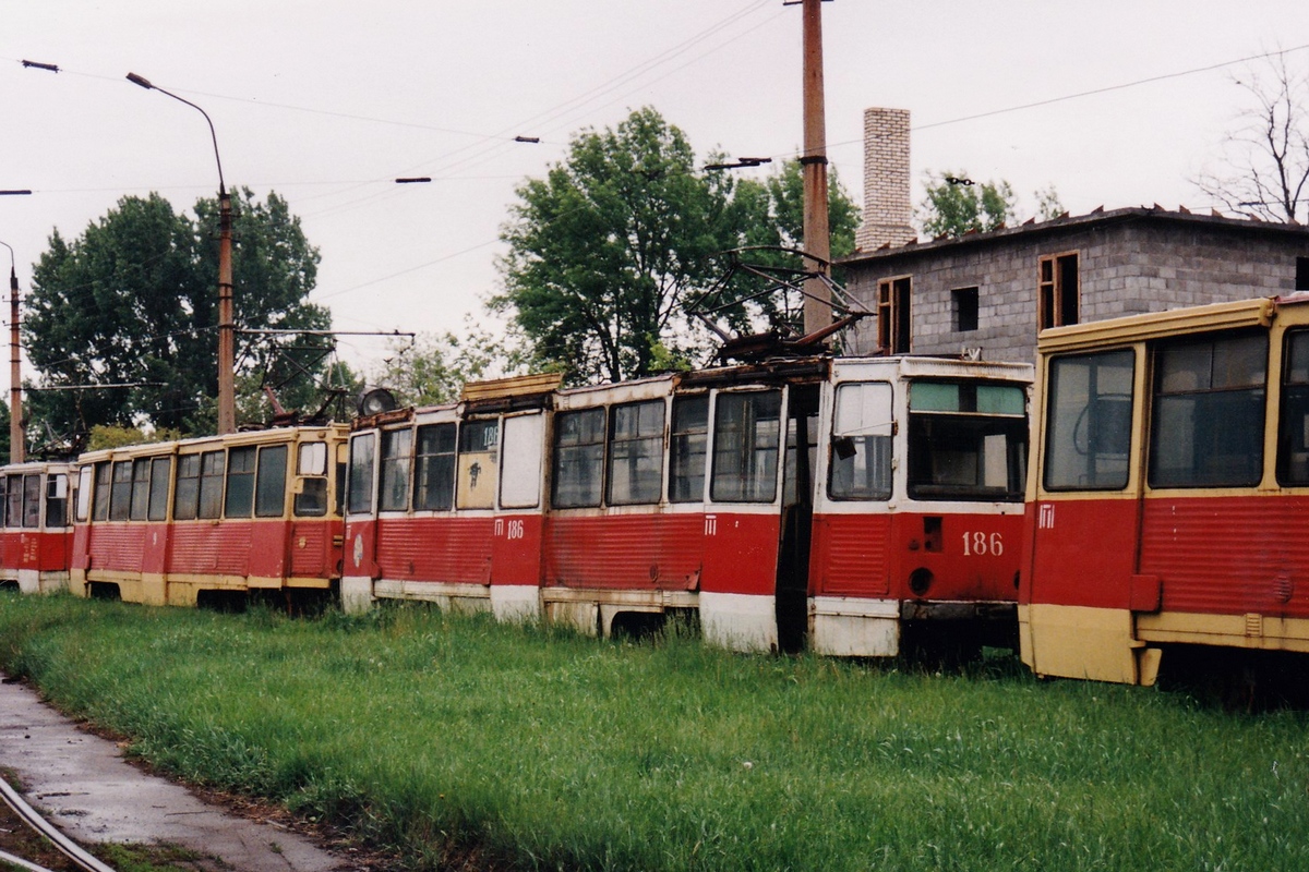 Makiivka, 71-605 (KTM-5M3) Nr. 186; Makiivka — Photos by Alex Krakowsky — 21.05.1998