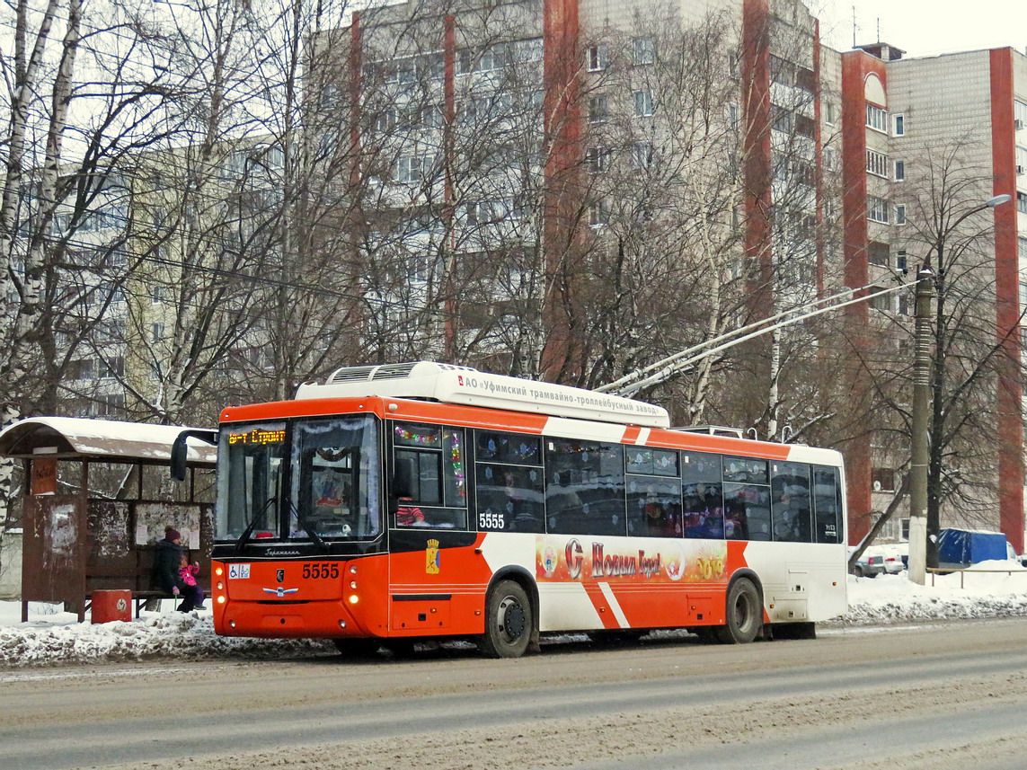 Киров, УТТЗ-6241-10 «Горожанин» № 5555