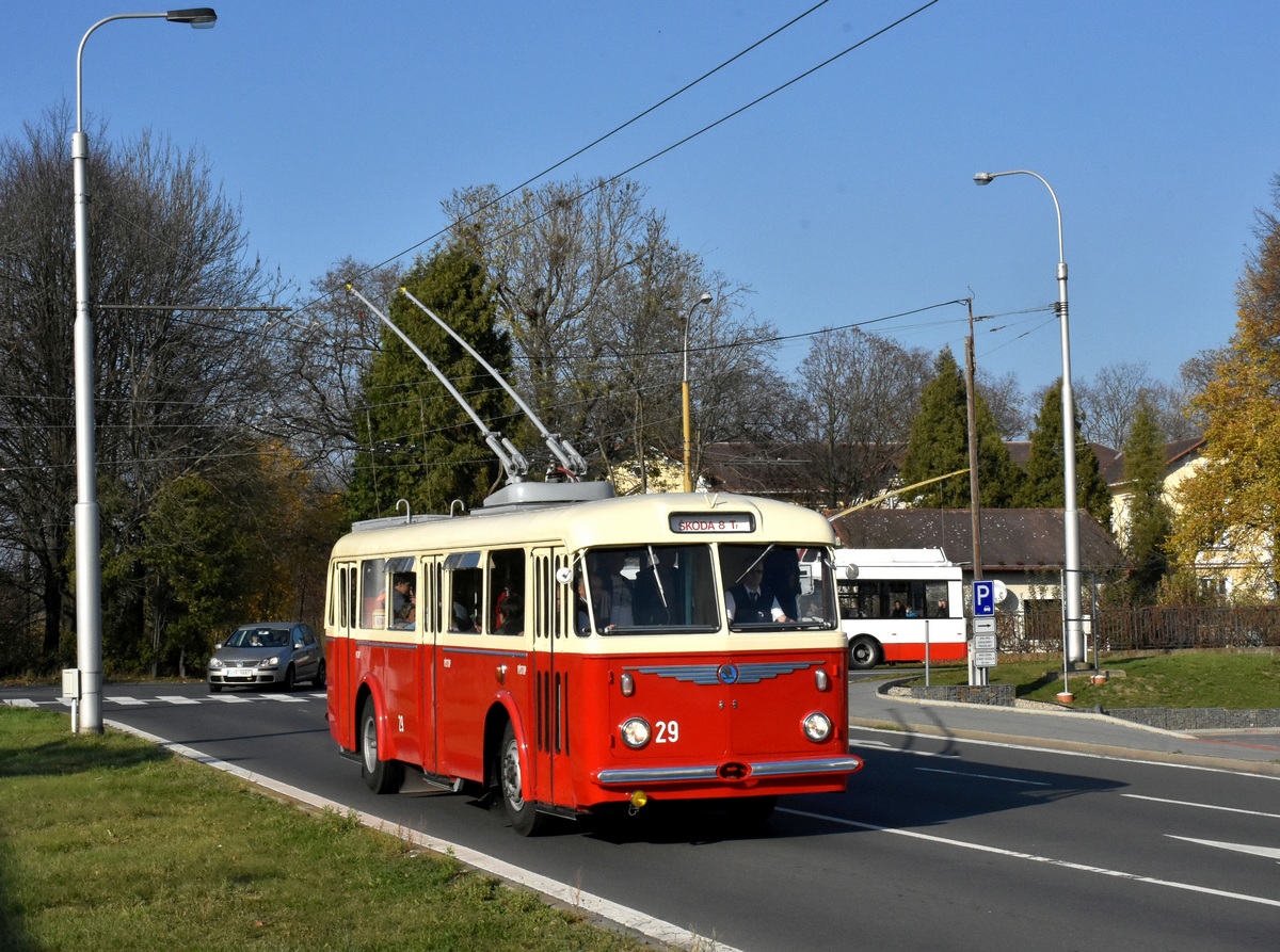 Острава, Škoda 8Tr6 № 29; Опава — 35 лет с вами — символическое прощание с троллейбусами 14Tr(M) / 35 let s Vami — symbolické rozlouceni s trolejbusy 14Tr(M)