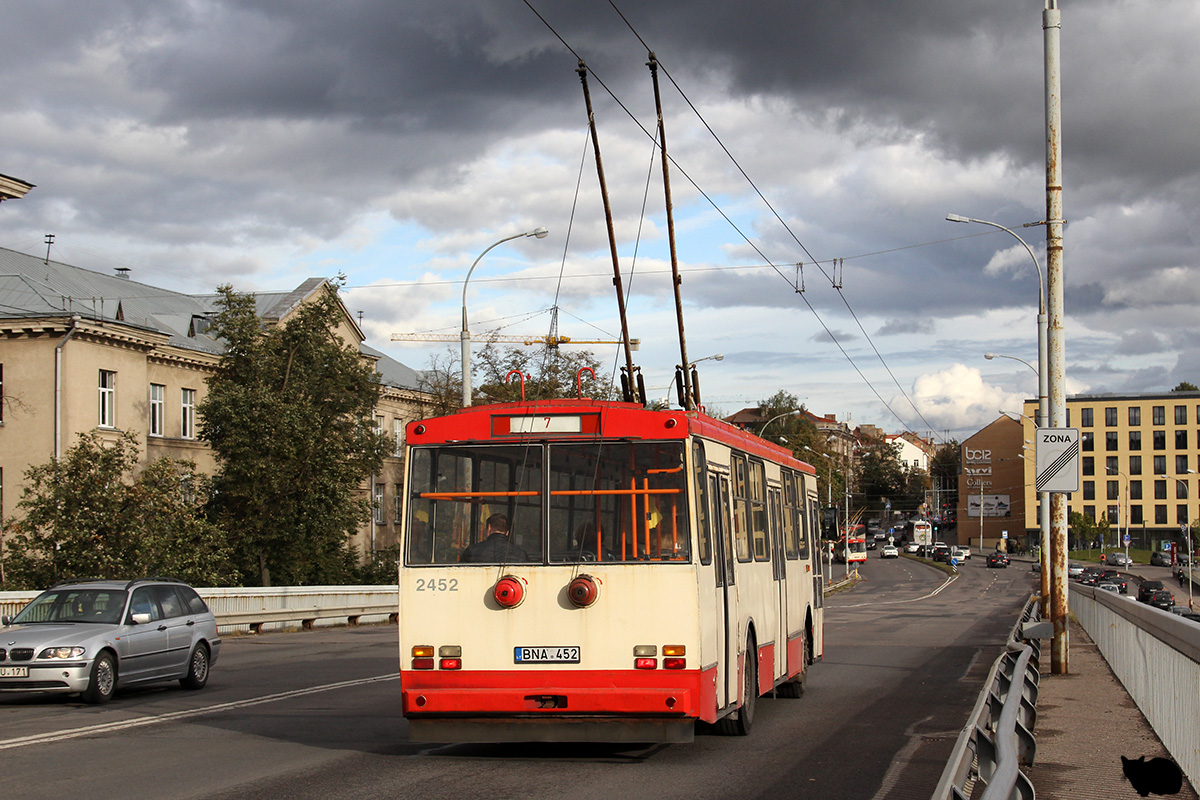 Вильнюс, Škoda 14Tr02/6 № 2452