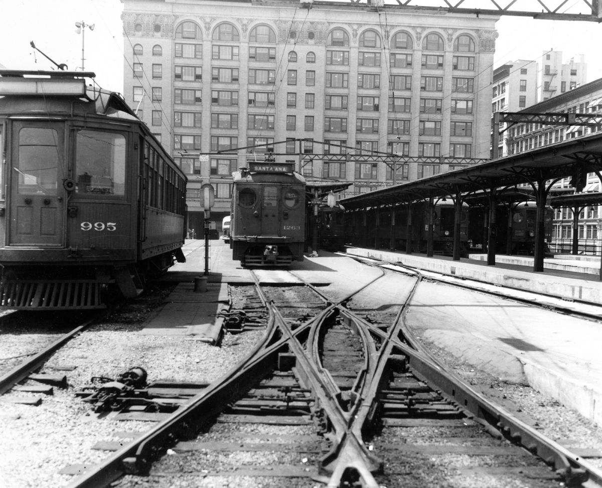 Los Angeles, St. Louis interurban motor car — 995; Los Angeles, Pullman interurban motor car — 1263