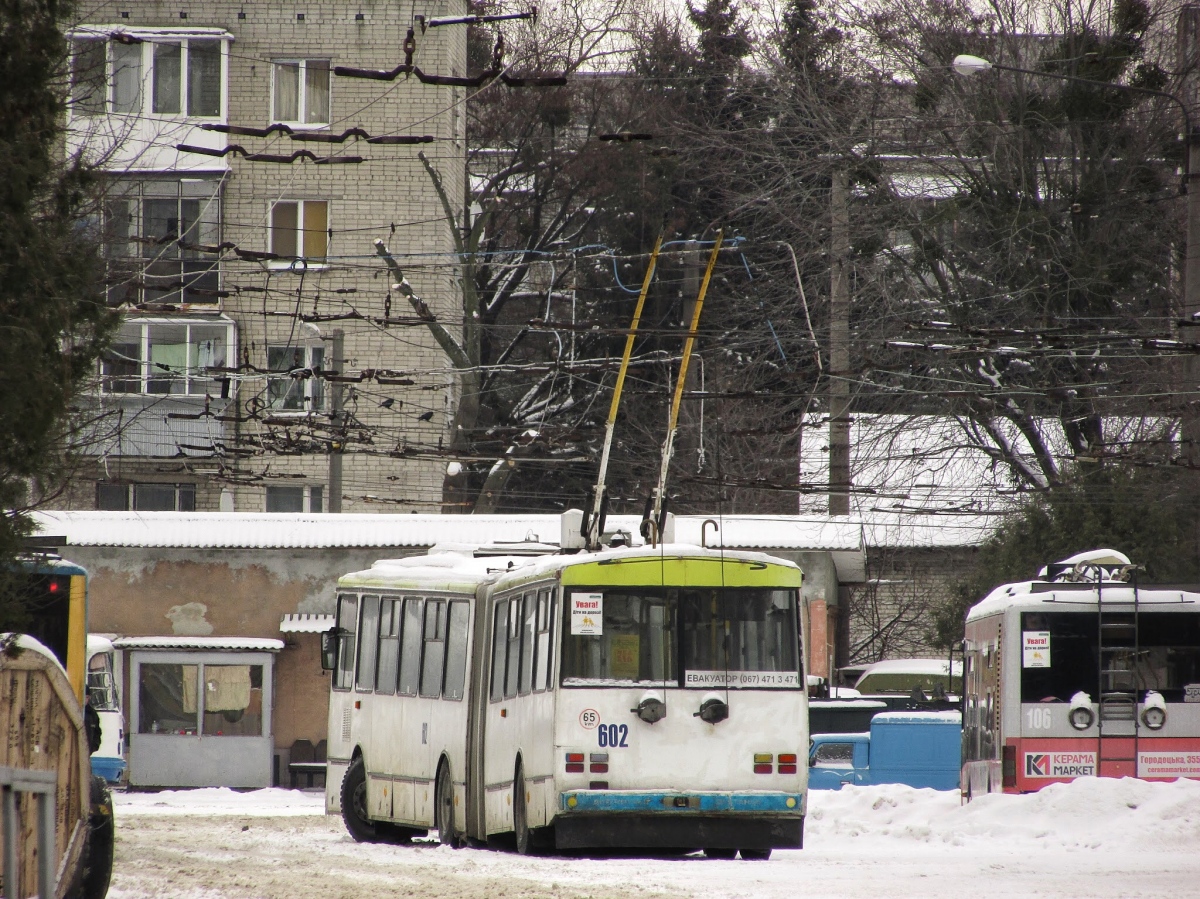 Lvov, Škoda 15TrM č. 602; Lvov, LAZ E183D1 č. 106