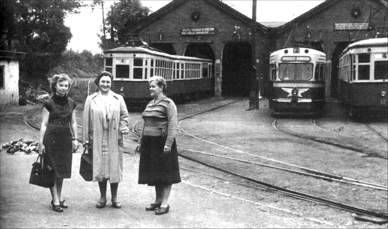 Владикавказ, Х № 10; Владикавказ, КТМ-1 № 14; Владикавказ, Х № 12; Владикавказ — Исторические фотографии и открытки — 2; Владикавказ — Работники электротранспорта