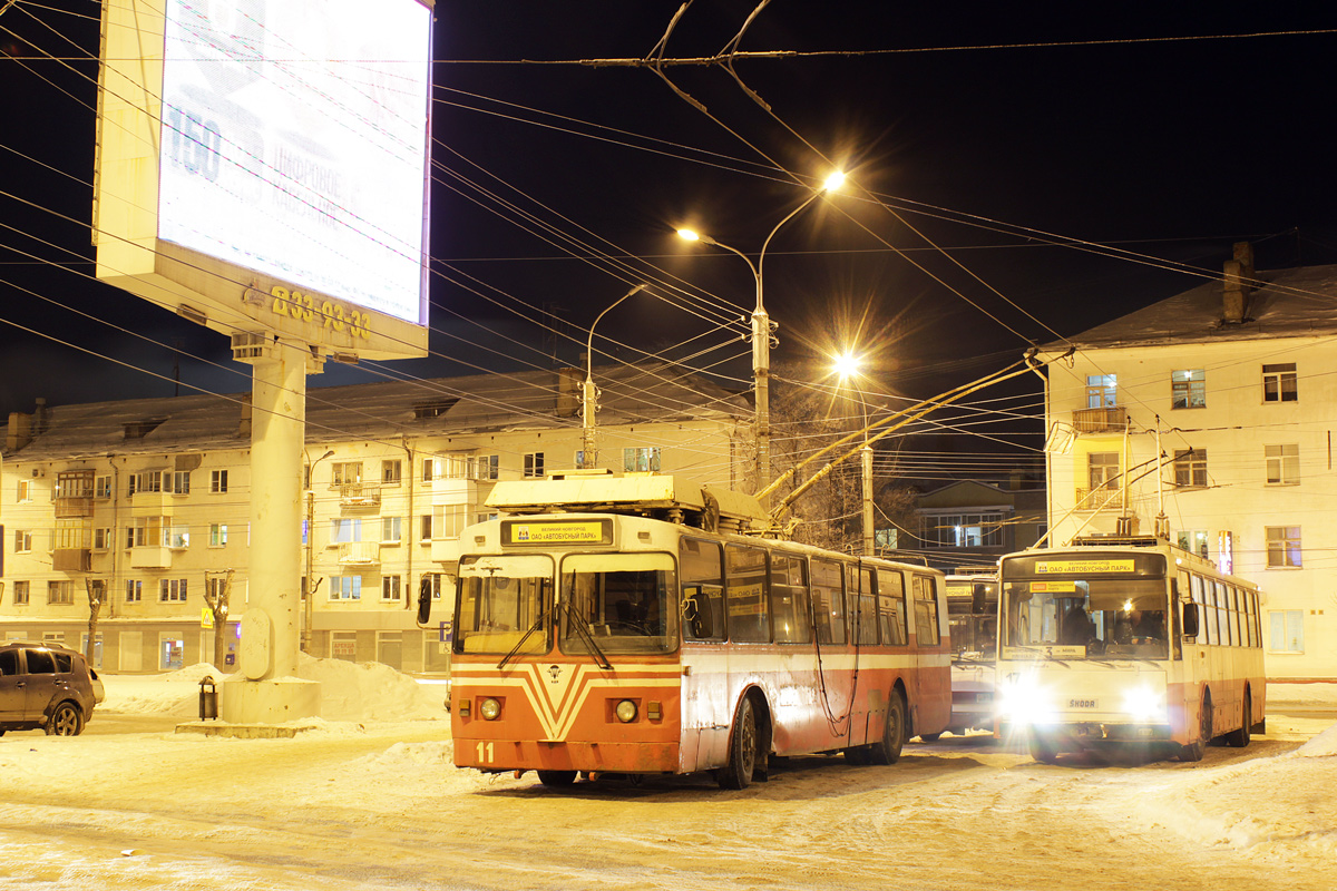 Veliki Novgorod, ZiU-682 GOH Ivanovo Br. 11; Veliki Novgorod, Škoda 14TrM (VMZ) Br. 17