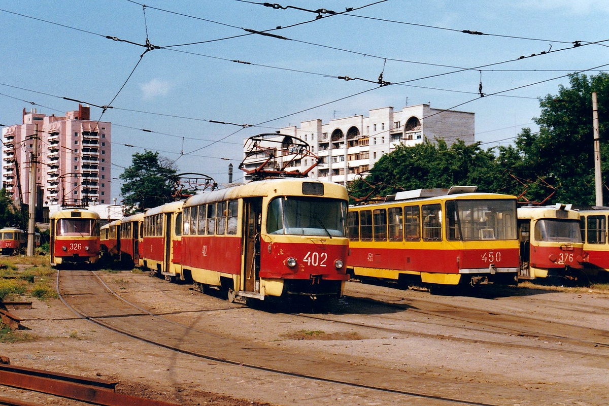 Запорожье, Tatra T3SU (двухдверная) № 335; Запорожье, Tatra T3SU (двухдверная) № 326; Запорожье, Tatra T3SU (двухдверная) № 403; Запорожье, Tatra T3SU (двухдверная) № 402; Запорожье, Tatra T6B5SU № 450