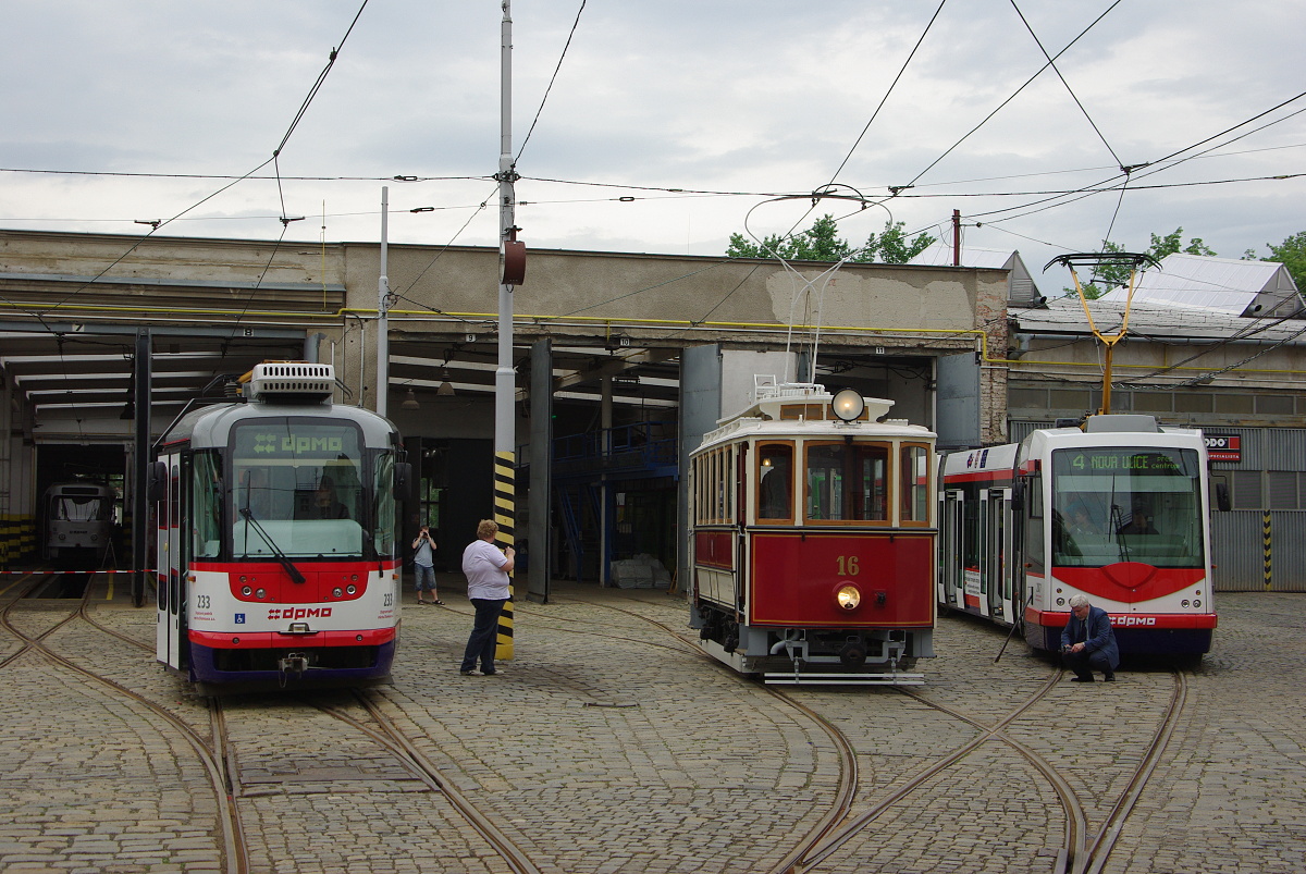 Brno, Studénka 2-axle motor car # 16; Olomouc, Vario LFR.E # 233; Olomouc, Inekon 01 Trio # 207 Brno, Studénka 2-axle motor car # 16; Olomouc, Vario LFR.E # 233; Olomouc, Inekon 01 Trio # 207