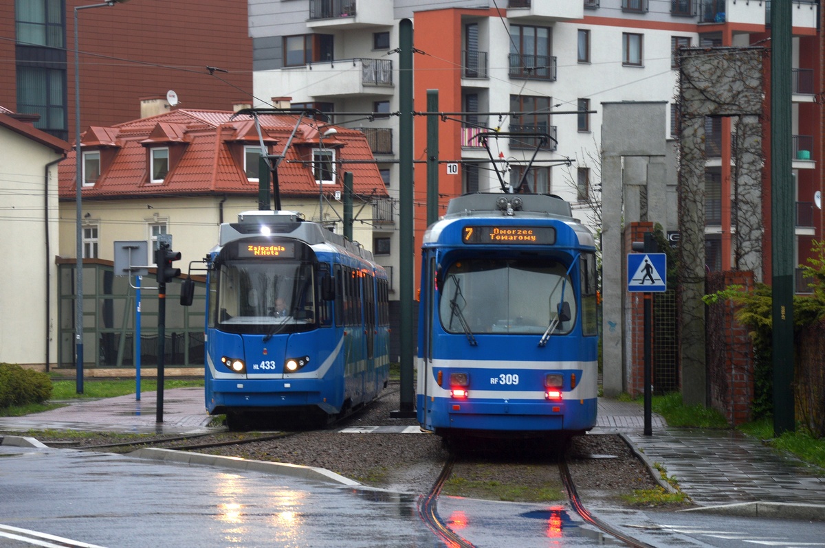 Краков, Rotax/MPK EU8N № HL433; Краков, Duewag GT8S № RF309