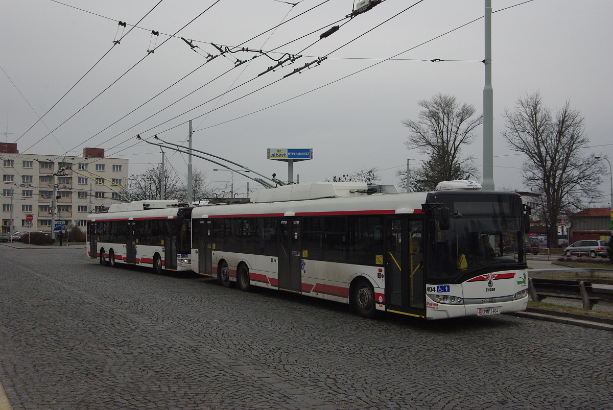 Пардубице, Škoda 28Tr Solaris III № 404; Пардубице, Škoda 28Tr Solaris III № 402 Пардубице, Škoda 28Tr Solaris III № 404; Пардубице, Škoda 28Tr Solaris III № 402