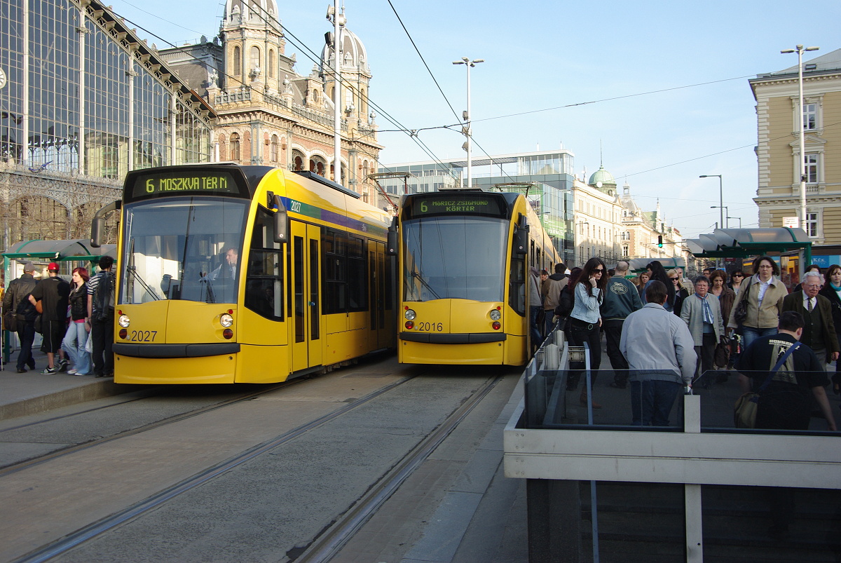 Budapešť, Siemens Combino Supra NF12B č. 2027; Budapešť, Siemens Combino Supra NF12B č. 2016