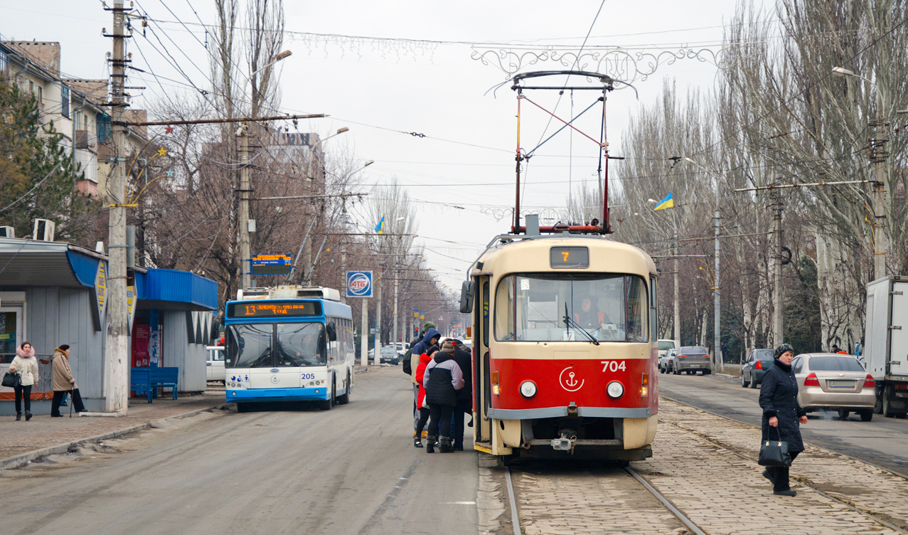 Мариуполь, Дніпро Т103 № 205; Мариуполь, Tatra T3SUCS № 704