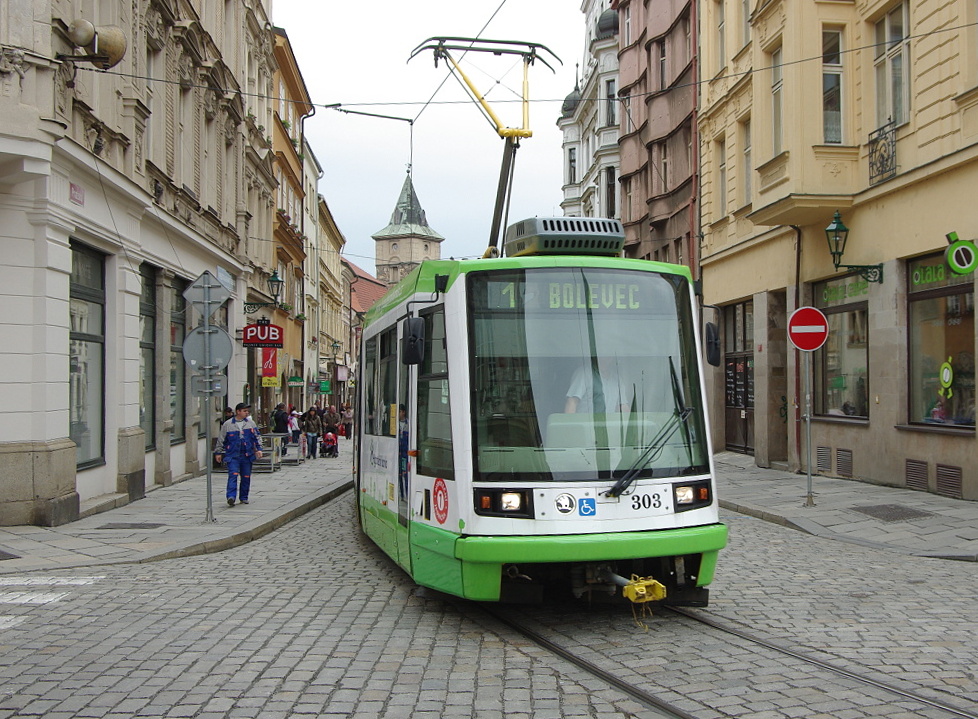 Plzeň, Škoda 03T2 Astra — 303