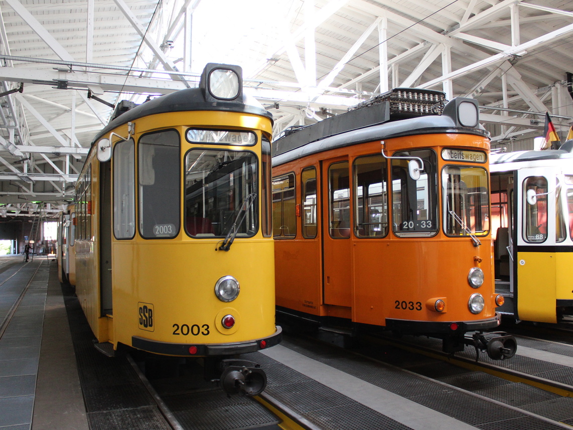 Stuttgart, Esslingen T2 # 2003; Stuttgart, Esslingen T2 # 2033 Stuttgart, Esslingen T2 # 2003; Stuttgart, Esslingen T2 # 2033