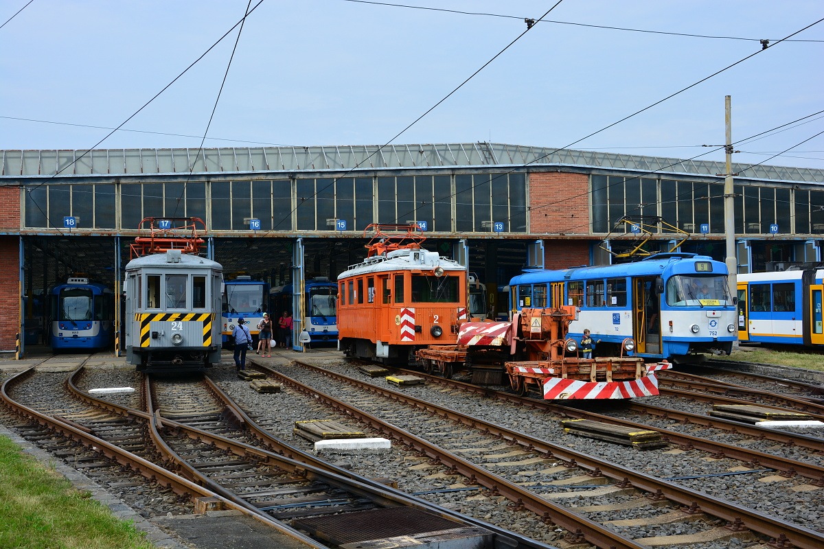 Ostrava, Kopřívnice 2-axle motor car N°. 24; Ostrava, SMMD 2-axle motor car N°. 2; Ostrava, Tatra T3 N°. 752