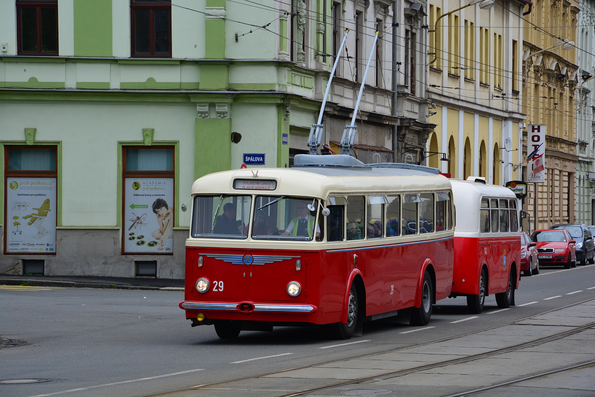 Острава, Škoda 8Tr6 № 29; Острава, Karosa B40 № 141