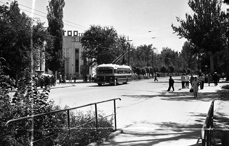 Biškek, MTB-82D č. 04; Biškek — Old photos