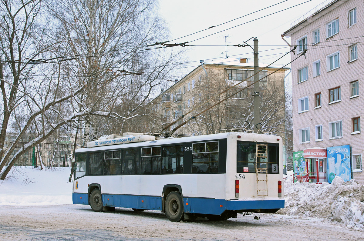Киров, БТЗ-52767Р № 454