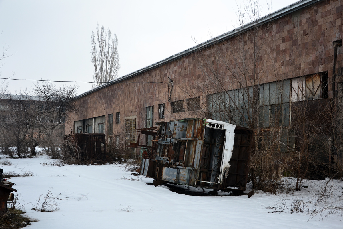 Ереван, ЛиАЗ-5280 (ВЗТМ) № 027; Ереван, ЛиАЗ-5280 (ВЗТМ) № 030; Ереван — Разные фотографии