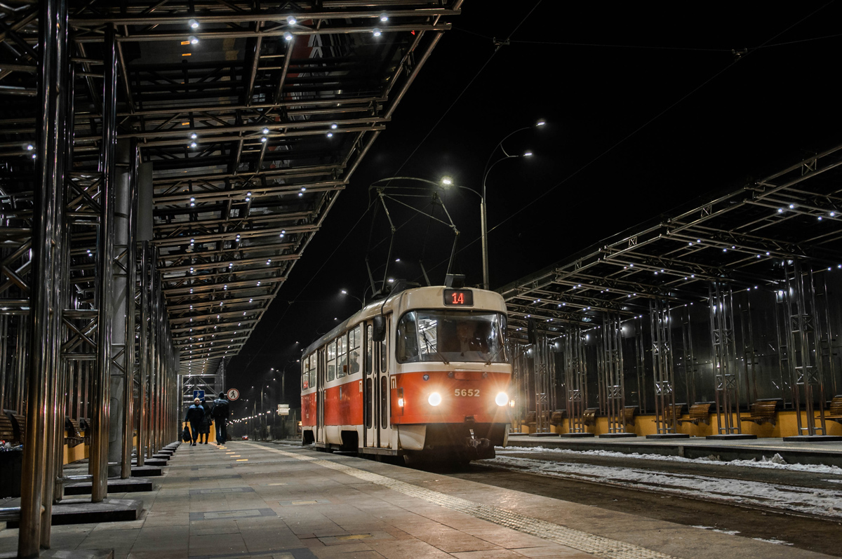 Киев, Tatra T3SUCS № 5652; Киев — Зупиночні знаки, павільйони й покажчики