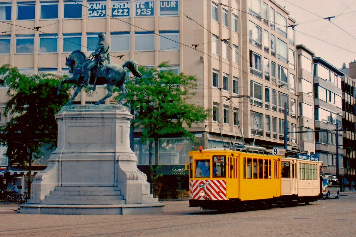 Антверпен, CGTA 2-axle motor car № 8826; Антверпен, Двухосный моторный Nivelles № 305