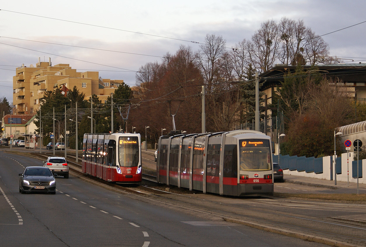 Вена, Bombardier Flexity Wien (Type D) № 301; Вена, Siemens ULF-B № 656 Вена, Bombardier Flexity Wien (Type D) № 301; Вена, Siemens ULF-B № 656