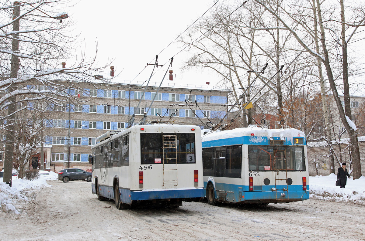 Киров, БТЗ-52767Р № 456; Киров, БКМ 321 № 632