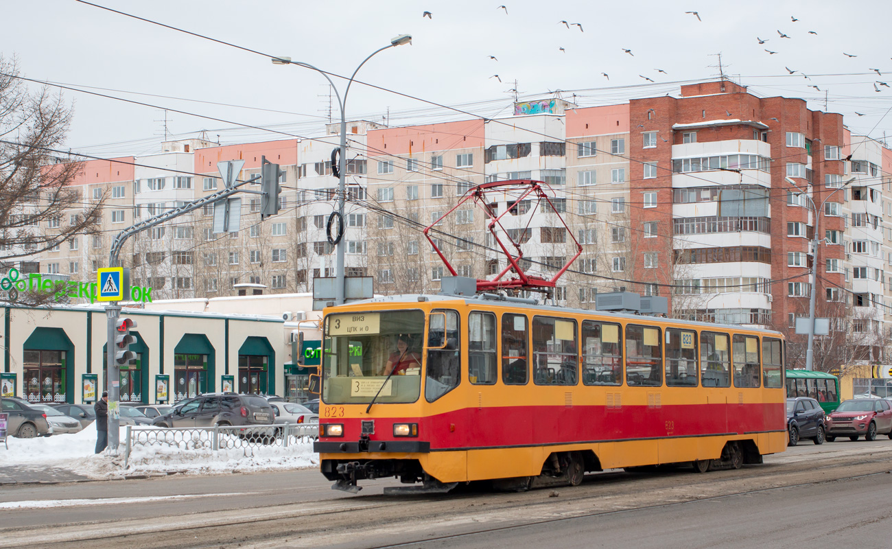 Екатеринбург, 71-402 № 823